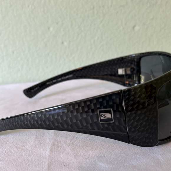 Carve polarized gloss black/grey subtle check design - Picture 2 of 4